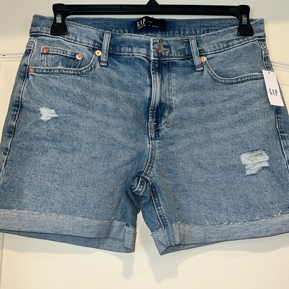 GAP Medium Wash Distressed 5” Denim Shorts - Picture 5 of 12